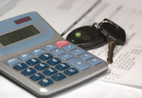 Car-keys-beside-calculator-and-papers